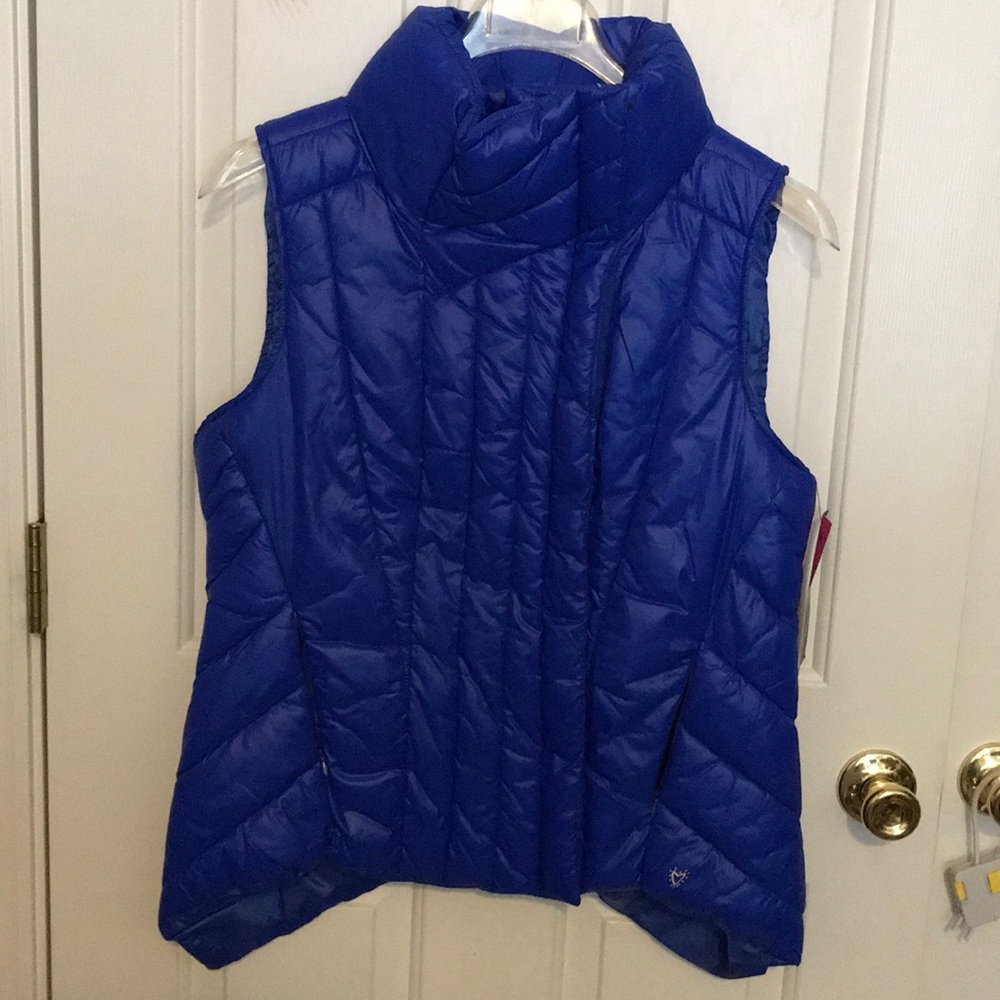 Betsy Johnson puffer vest size XL